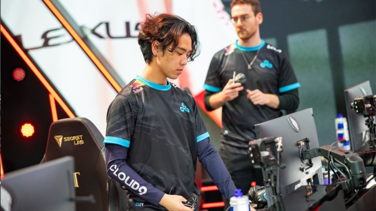 Berserker silently packs up at the desk after Cloud9's stunning defeat at the hands of 100 Thieves in the LCS Summer Championship.