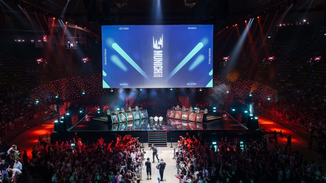 The crowd begins to fill the stadium in Munich ahead of the LEC Summer Championship.