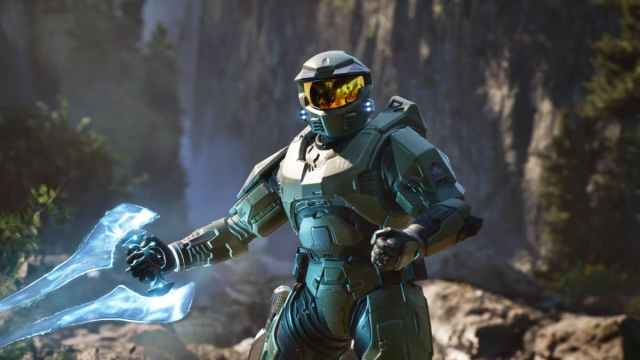 Master Chief holding an Energy Sword in a promotional image from Halo Studios.