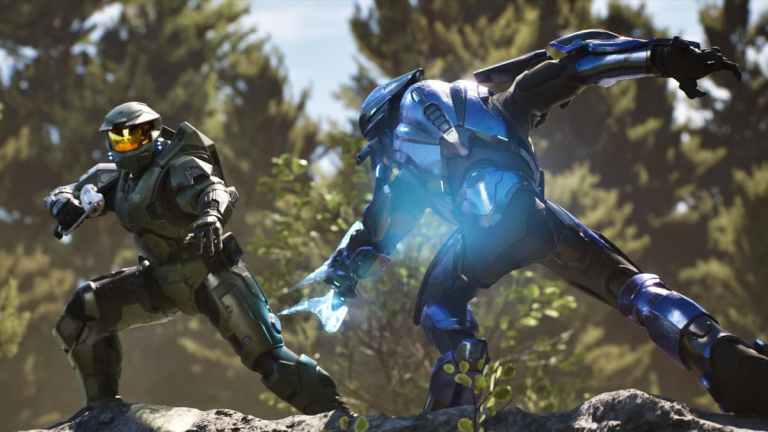 Master Chief fighting an Elite in a promotional image from Halo Studios.