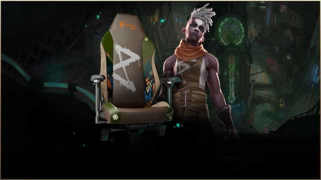 Secetlab Titan Evo chair with brown and green accents and Ekko standing next to it. He has white hair and facepaint.