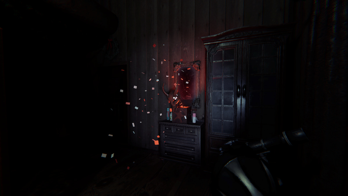 A krampus box in a cabin bedroom in phasmophobia.