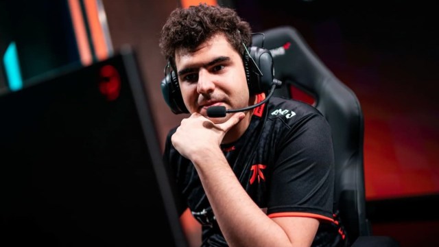 Bwipo competing in Fnatic's jersey.