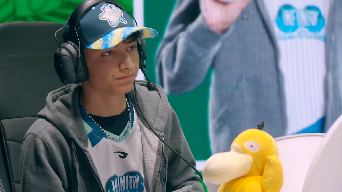 Pokémon Go EUIC 2025 champion P4T0M4N in the finals match.