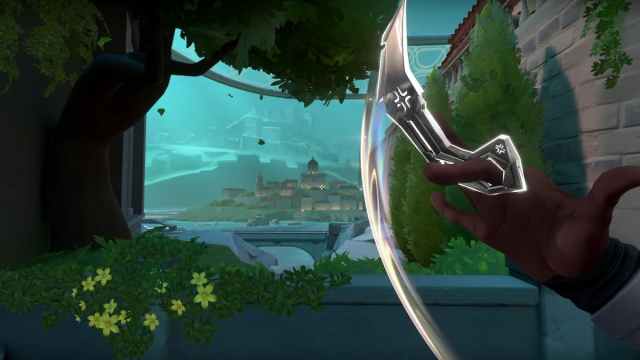 Phoenix swirling the VCT Karambit on Pearl map in VALORANT