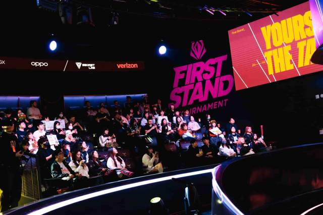 Fans at the Lpl Park arena for first Stand day 3