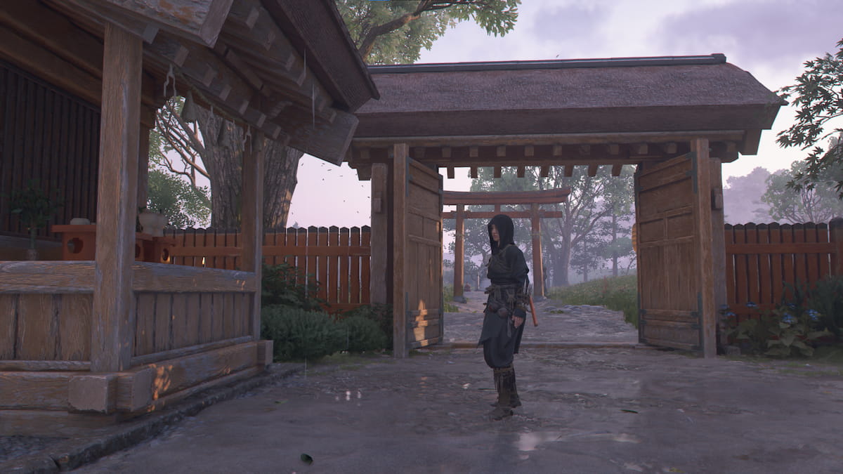 Naoe stands in front of a shrine in Assassin's Creed Shadows