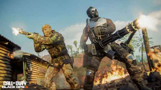 One operator using Death Machine scorestreak and another operator using an assault rifle in BO6