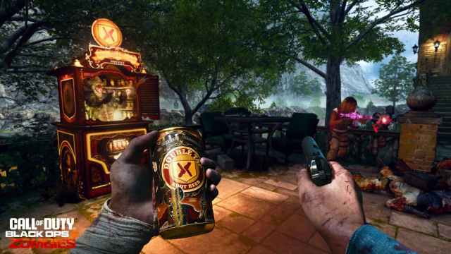 Operator holding the Double Tap perk-a-cola near its machine and a handgun in BO6 Zombies